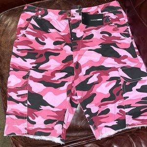 FASHION NOVA DINA CARGO...PINK CAMO SIZE LARGE...
